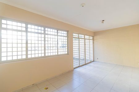 Casa à venda com 311m², 6 quartos e 6 vagas Casa à venda com 311m², 6 quartos e 6 vagasSala 01