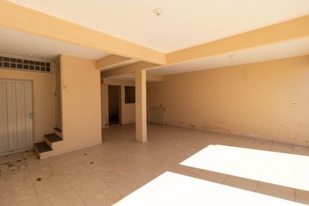 Casa à venda com 311m², 6 quartos e 6 vagas Casa à venda com 311m², 6 quartos e 6 vagasÁrea comum