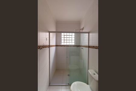 Casa à venda com 311m², 6 quartos e 6 vagas Casa à venda com 311m², 6 quartos e 6 vagasBanheiro 02