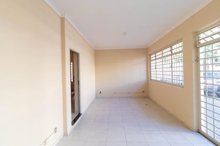 Casa à venda com 311m², 6 quartos e 6 vagas Casa à venda com 311m², 6 quartos e 6 vagasSala 01