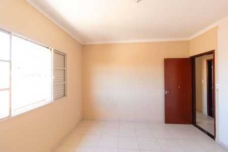 Casa à venda com 311m², 6 quartos e 6 vagas Casa à venda com 311m², 6 quartos e 6 vagasQuarto 04
