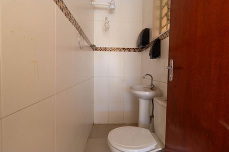 Casa à venda com 311m², 6 quartos e 6 vagas Casa à venda com 311m², 6 quartos e 6 vagasBanheiro da Área comum