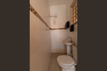 Casa à venda com 311m², 6 quartos e 6 vagas Casa à venda com 311m², 6 quartos e 6 vagasBanheiro da Área comum