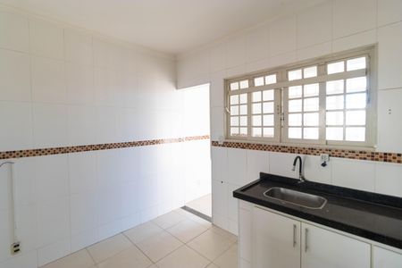 Casa à venda com 311m², 6 quartos e 6 vagas Casa à venda com 311m², 6 quartos e 6 vagasCozinha