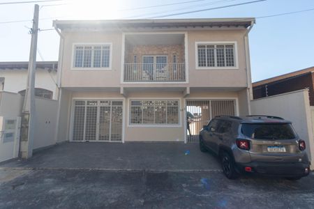 Casa à venda com 311m², 6 quartos e 6 vagas Casa à venda com 311m², 6 quartos e 6 vagasFachada