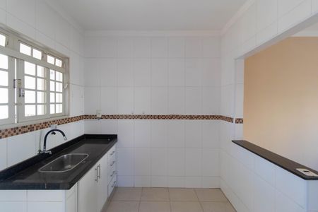 Casa à venda com 311m², 6 quartos e 6 vagas Casa à venda com 311m², 6 quartos e 6 vagasCozinha