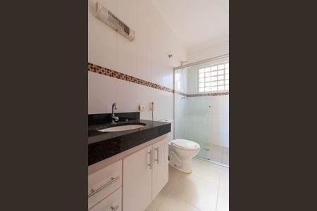 Casa à venda com 311m², 6 quartos e 6 vagas Casa à venda com 311m², 6 quartos e 6 vagasBanheiro da Suíte 06