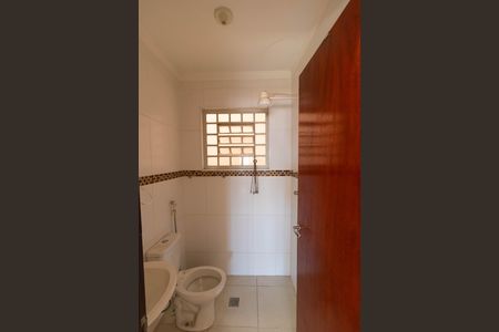 Casa à venda com 311m², 6 quartos e 6 vagas Casa à venda com 311m², 6 quartos e 6 vagasBanheiro da Suíte 05