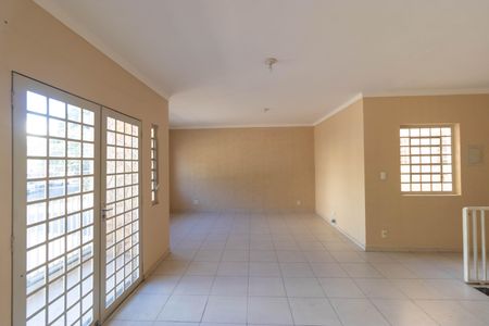 Casa à venda com 311m², 6 quartos e 6 vagas Casa à venda com 311m², 6 quartos e 6 vagasSala 02