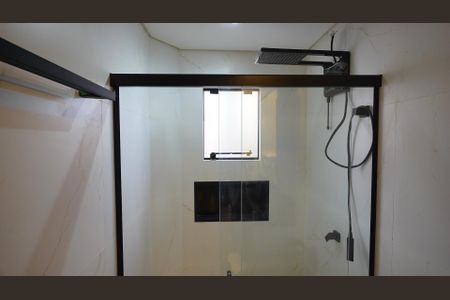 Banheiro de kitnet/studio para alugar com 1 quarto, 40m² em Morro das Pedras, Florianópolis