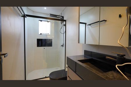 Banheiro de kitnet/studio para alugar com 1 quarto, 40m² em Morro das Pedras, Florianópolis