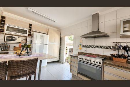 Casa à venda com 650m², 4 quartos e 4 vagas Casa à venda com 650m², 4 quartos e 4 vagasCozinha