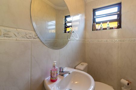 Casa à venda com 210m², 4 quartos e 4 vagas Casa à venda com 210m², 4 quartos e 4 vagasLavabo