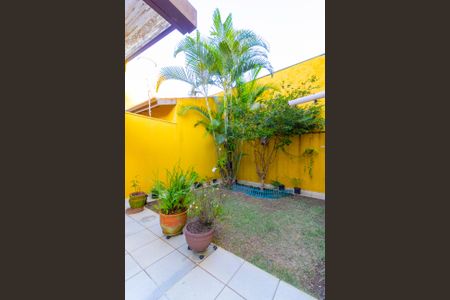 Casa à venda com 210m², 4 quartos e 4 vagas Casa à venda com 210m², 4 quartos e 4 vagasJardim