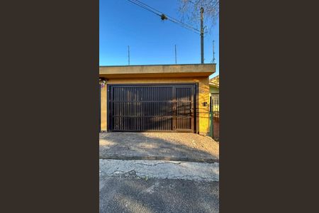 Casa à venda com 210m², 4 quartos e 4 vagas Casa à venda com 210m², 4 quartos e 4 vagasFachada