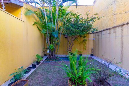 Casa à venda com 210m², 4 quartos e 4 vagas Casa à venda com 210m², 4 quartos e 4 vagasJardim