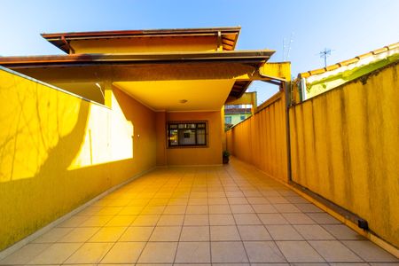 Casa à venda com 210m², 4 quartos e 4 vagas Casa à venda com 210m², 4 quartos e 4 vagasGaragem