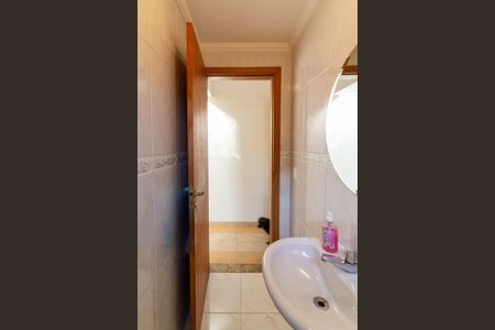 Casa à venda com 210m², 4 quartos e 4 vagas Casa à venda com 210m², 4 quartos e 4 vagasLavabo