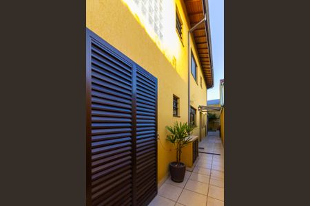 Casa à venda com 210m², 4 quartos e 4 vagas Casa à venda com 210m², 4 quartos e 4 vagasQuintal