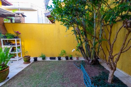 Casa à venda com 210m², 4 quartos e 4 vagas Casa à venda com 210m², 4 quartos e 4 vagasJardim