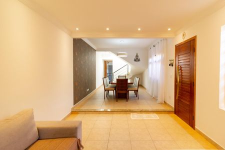 Casa à venda com 210m², 4 quartos e 4 vagas Casa à venda com 210m², 4 quartos e 4 vagasSala de Estar