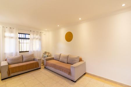 Casa à venda com 210m², 4 quartos e 4 vagas Casa à venda com 210m², 4 quartos e 4 vagasSala de Estar