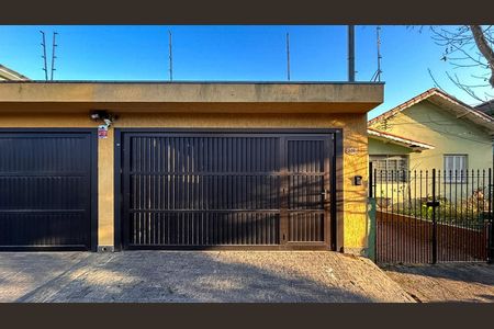 Casa à venda com 210m², 4 quartos e 4 vagas Casa à venda com 210m², 4 quartos e 4 vagasFachada