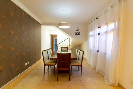 Casa à venda com 210m², 4 quartos e 4 vagas Casa à venda com 210m², 4 quartos e 4 vagasSala de Jantar