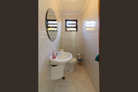 Casa à venda com 210m², 4 quartos e 4 vagas Casa à venda com 210m², 4 quartos e 4 vagasLavabo