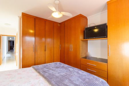 Casa à venda com 210m², 4 quartos e 4 vagas Casa à venda com 210m², 4 quartos e 4 vagas Suíte 1