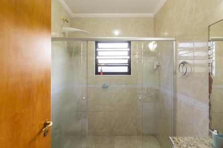 Casa à venda com 210m², 4 quartos e 4 vagas Casa à venda com 210m², 4 quartos e 4 vagasBanheiro da Suíte 2