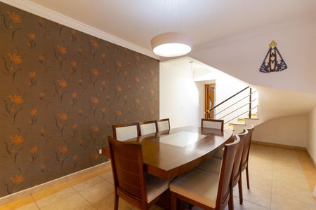 Casa à venda com 210m², 4 quartos e 4 vagas Casa à venda com 210m², 4 quartos e 4 vagasSala de Jantar