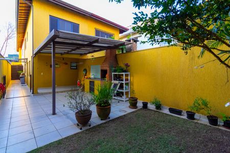 Casa à venda com 210m², 4 quartos e 4 vagas Casa à venda com 210m², 4 quartos e 4 vagasJardim