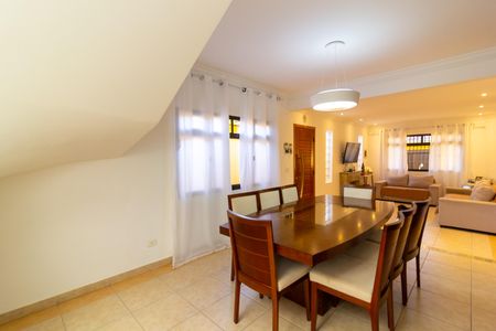 Casa à venda com 210m², 4 quartos e 4 vagas Casa à venda com 210m², 4 quartos e 4 vagasSala de Jantar