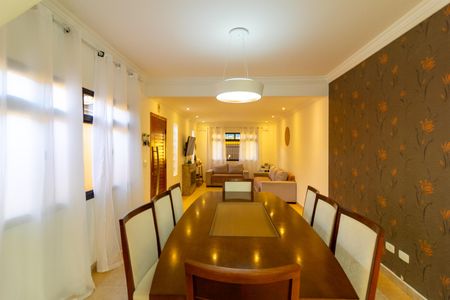 Casa à venda com 210m², 4 quartos e 4 vagas Casa à venda com 210m², 4 quartos e 4 vagasSala de Jantar