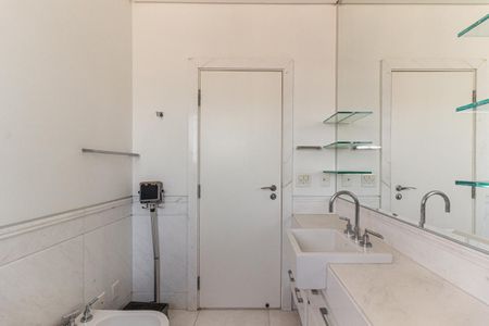 Apartamento à venda com 711m², 5 quartos e 6 vagasBanheiro da Suíte 3