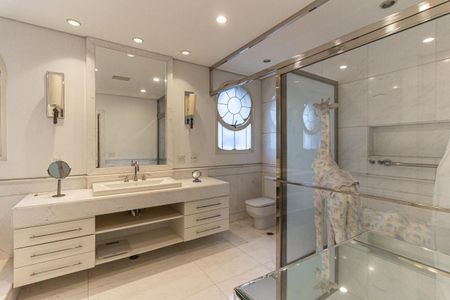 Apartamento à venda com 711m², 5 quartos e 6 vagasBanheiro da Suíte 1