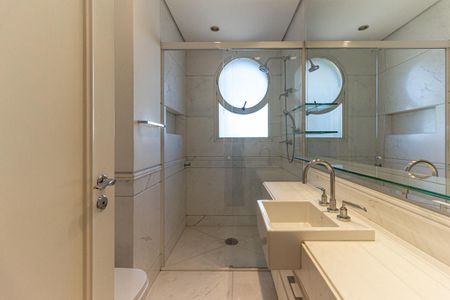 Apartamento à venda com 711m², 5 quartos e 6 vagasBanheiro da Suíte 4