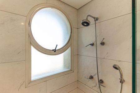 Apartamento à venda com 711m², 5 quartos e 6 vagasBanheiro da Suíte 4