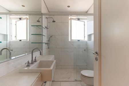 Apartamento à venda com 711m², 5 quartos e 6 vagasBanheiro da Suíte 3