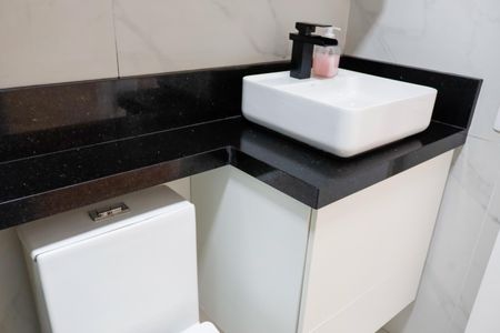 Apartamento para alugar com 47m², 2 quartos e 1 vaga Apartamento para alugar com 47m², 2 quartos e 1 vagaBanheiro