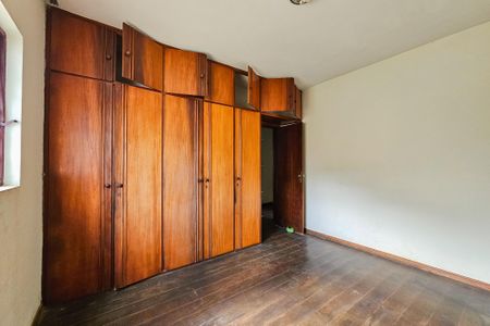 Casa à venda com 458m², 3 quartos e 6 vagas Casa à venda com 458m², 3 quartos e 6 vagasQuarto 3