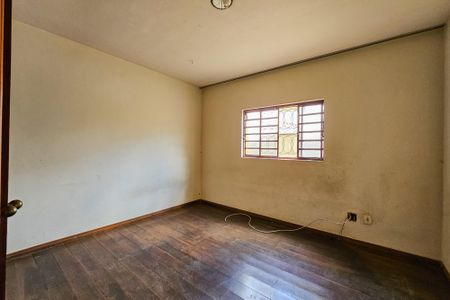 Casa à venda com 458m², 3 quartos e 6 vagas Casa à venda com 458m², 3 quartos e 6 vagasQuarto 1