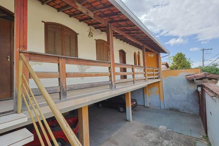 Casa à venda com 458m², 3 quartos e 6 vagas Casa à venda com 458m², 3 quartos e 6 vagasVaranda