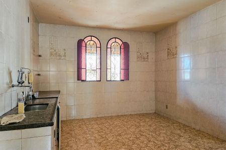 Casa à venda com 458m², 3 quartos e 6 vagas Casa à venda com 458m², 3 quartos e 6 vagasCozinha