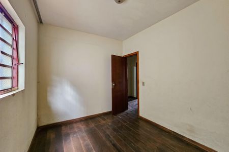 Casa à venda com 458m², 3 quartos e 6 vagas Casa à venda com 458m², 3 quartos e 6 vagasQuarto 2