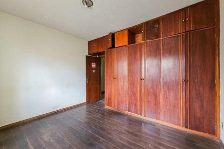 Casa à venda com 458m², 3 quartos e 6 vagas Casa à venda com 458m², 3 quartos e 6 vagasQuarto 1