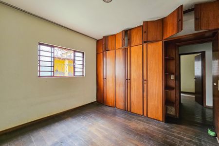 Casa à venda com 458m², 3 quartos e 6 vagas Casa à venda com 458m², 3 quartos e 6 vagasQuarto 3