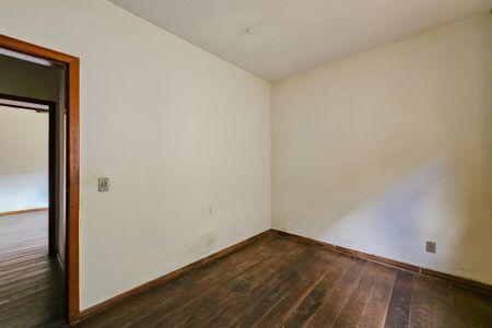 Casa à venda com 458m², 3 quartos e 6 vagas Casa à venda com 458m², 3 quartos e 6 vagasQuarto 2