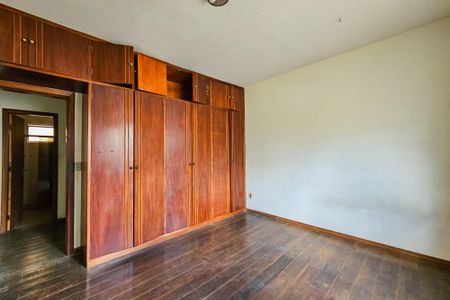 Casa à venda com 458m², 3 quartos e 6 vagas Casa à venda com 458m², 3 quartos e 6 vagasQuarto 1